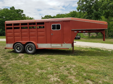 Used 1994 Featherlite Trailers 2 Horse slant Gooseneck Stock / Stock Combo Trailer
