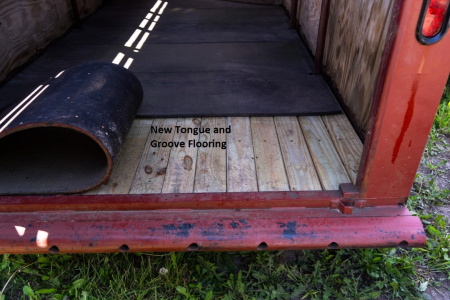 Used 1994 Featherlite Trailers 2 Horse slant Gooseneck Stock / Stock Combo Trailer