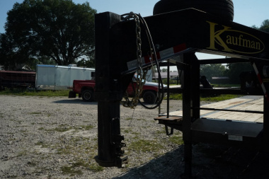 Used 2023 Kaufman Trailers 25+5 Gooseneck Deckover Trailer