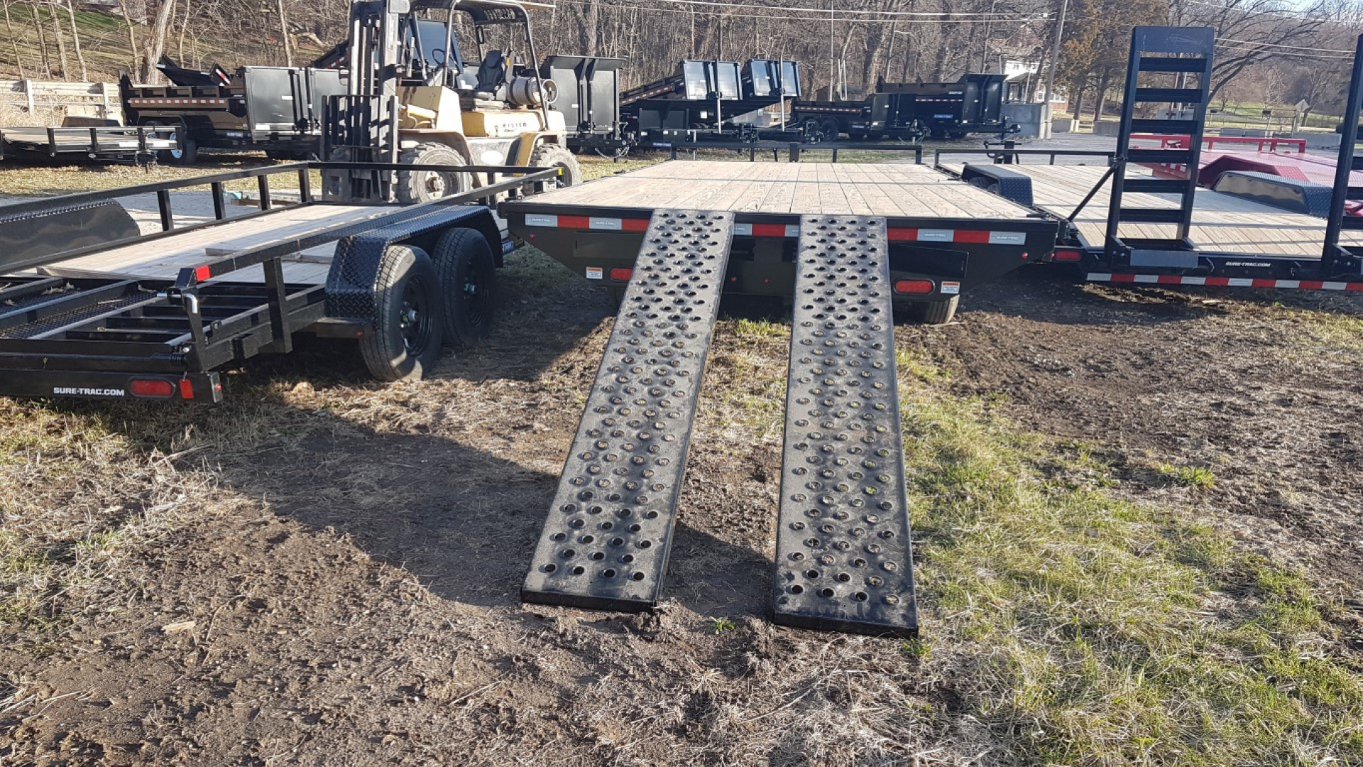 New 2025 Sure-Trac 8.5x20 Deckover Flatbed Trailer w/Ramps 15K