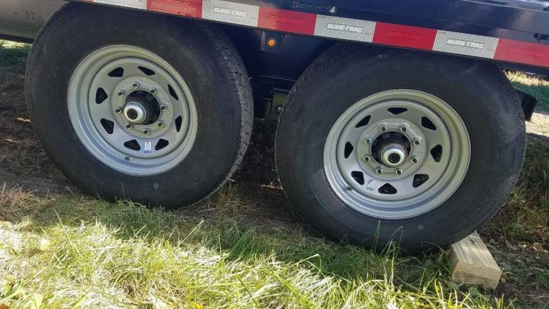 New 2023 Sure Trac 8 5x22 Power Tilt Equipment Deckover Trailer 15k