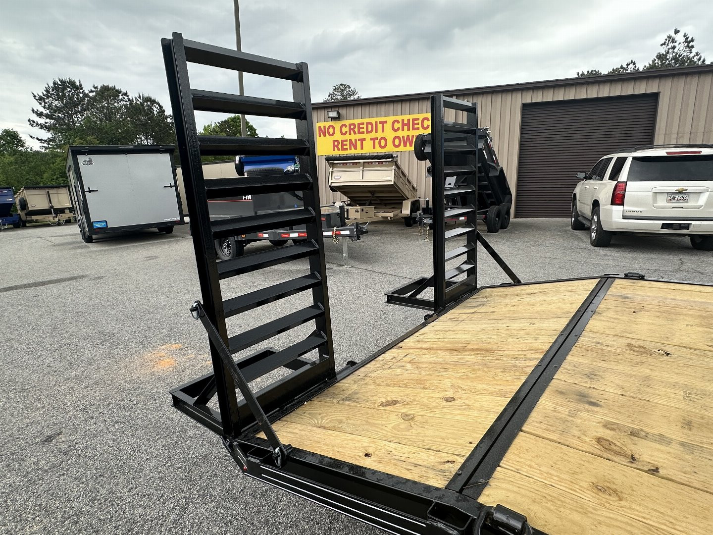 New 2025 8.5X22 14K DECKOVER EQUIPMENT HAULER WITH MESH CHAIN BOX AND RUB RAIL