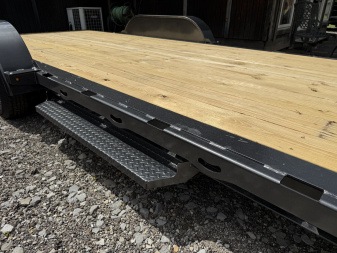 New 2025 Diamond C Trailers GTF 235 22X83 Car Hauler