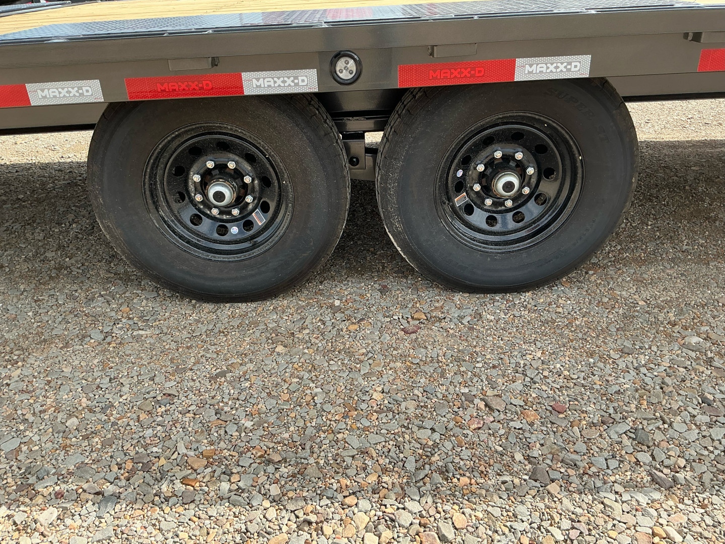 New 2026 MAXX-D 102”x24’ BP Deckover Flatbed – DOX