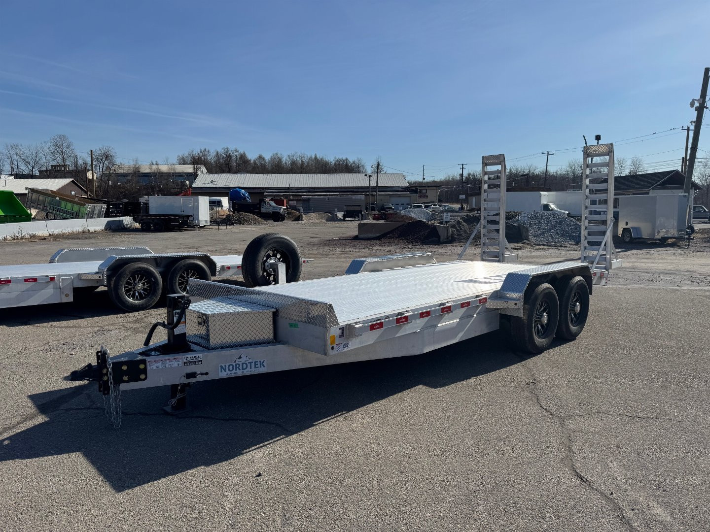 New 2025 NORDTEK 82X18 14K - KNEE RAMPS Equipment Trailer