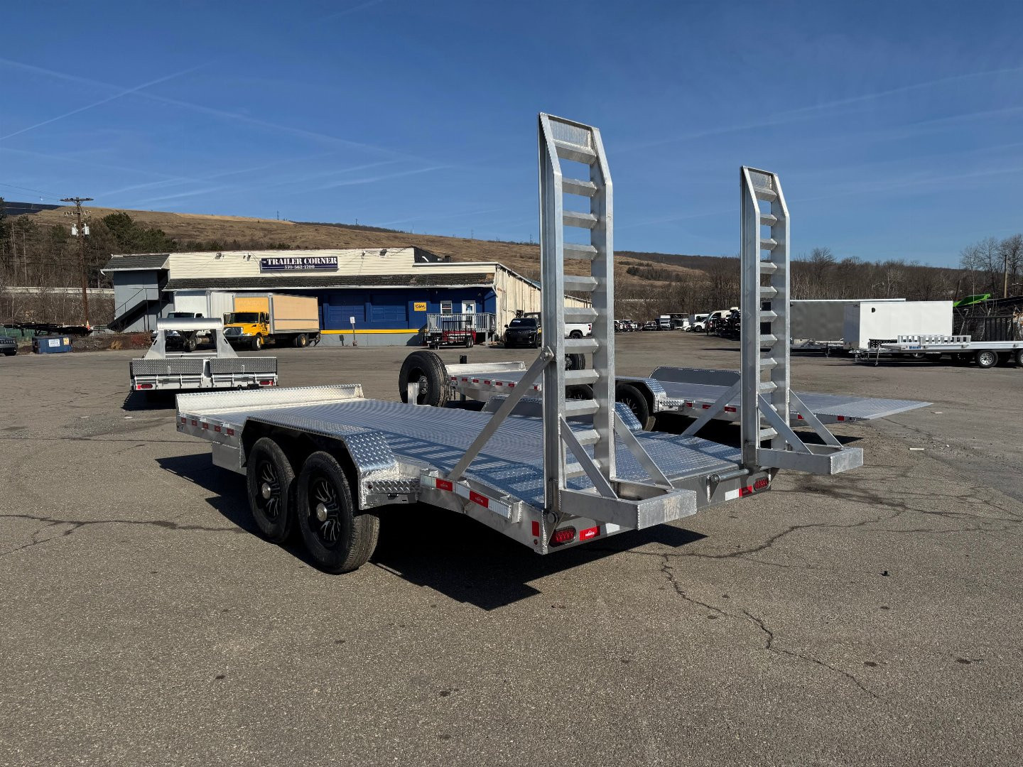 New 2025 NORDTEK 82X18 14K - KNEE RAMPS Equipment Trailer