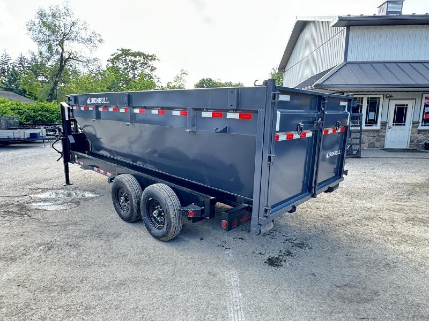 New 2025 Ironbull 7x16' Rolloff Dump Trailer Combo 14000# GVW * INCLUDES (1) 16' BIN 4' SIDES (16 YARDS) * DUAL BATTERIES * DUAL TOOLBOXES * 5x20 SCISSOR HOIST * DUAL 12K JACKS * 10" I-BEAM FRAME * 22K WINCH WITH ROLLER