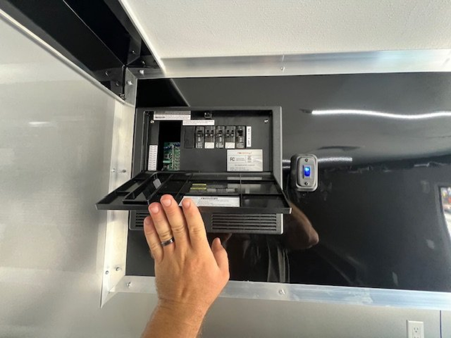 New 2025 Outlaw Trailers 8.5x24 12k Cargo / Enclosed Trailer