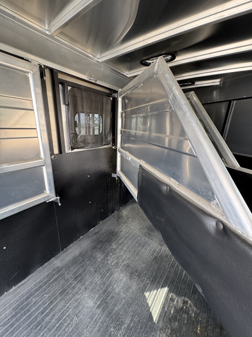 Used 2024 Logan Coach 4H GN BULLSEYE Horse Trailer