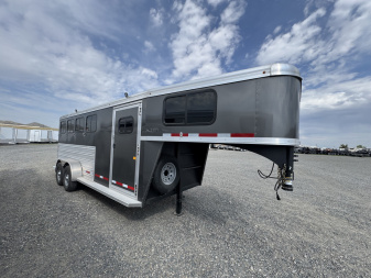 Used 2024 Logan Coach 4H GN BULLSEYE Horse Trailer