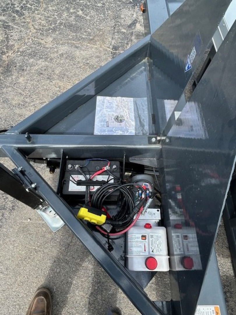 New 2025 Triple L 1014 hydraulic drop deck enclosed Cargo / Enclosed Trailer
