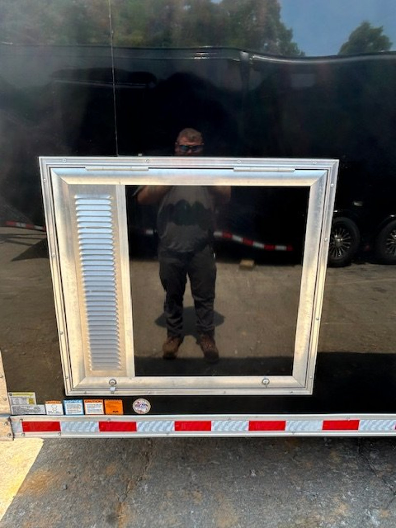 New 2025 Haulmark 8.5X34 18K Cargo / Enclosed Trailer W/ Hyd Jack & AC