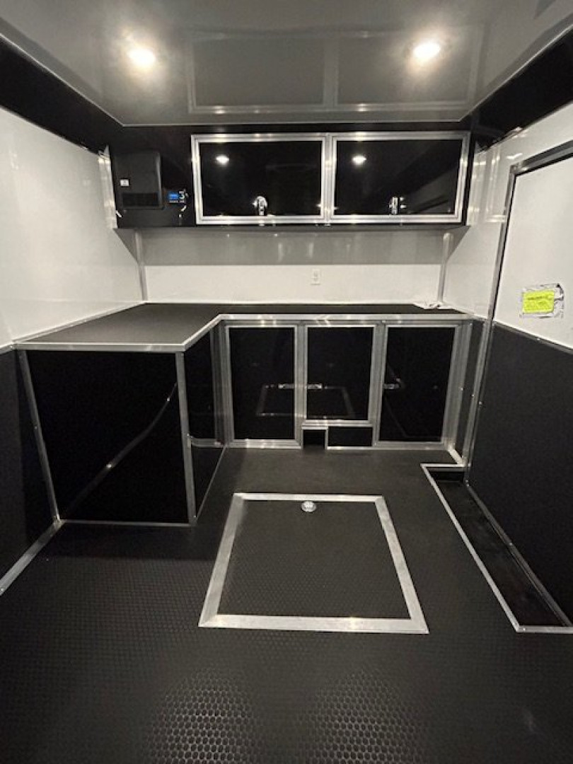 New 2025 Haulmark 8.5X34 18K Cargo / Enclosed Trailer W/ Hyd Jack & AC