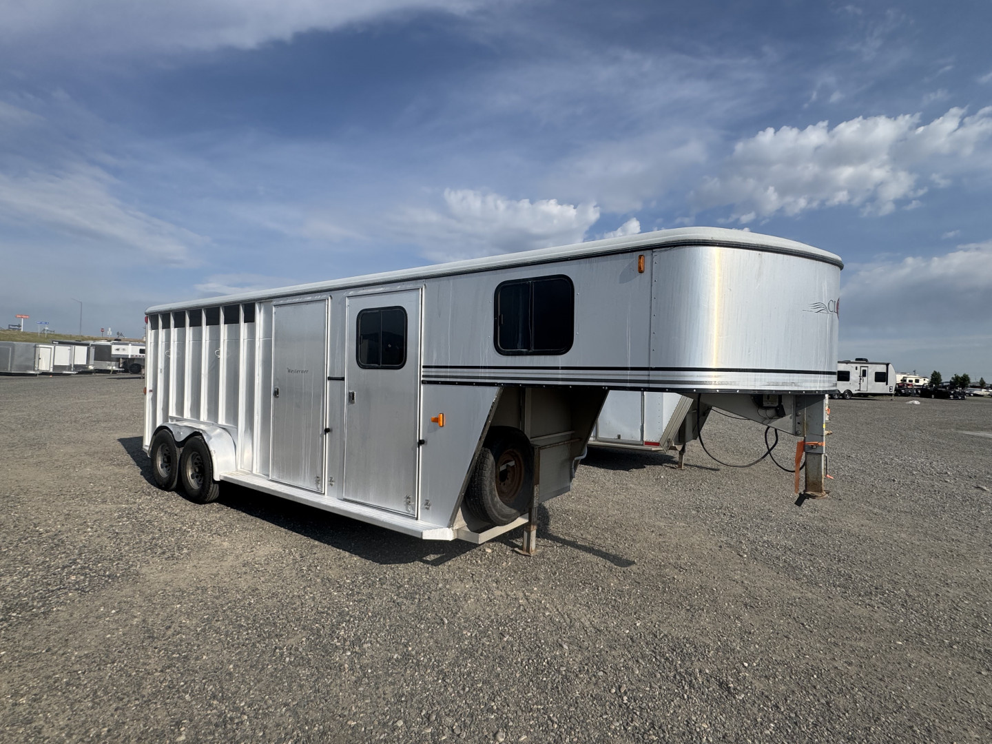 Used 2005 Classic 3H GN Horse Trailer