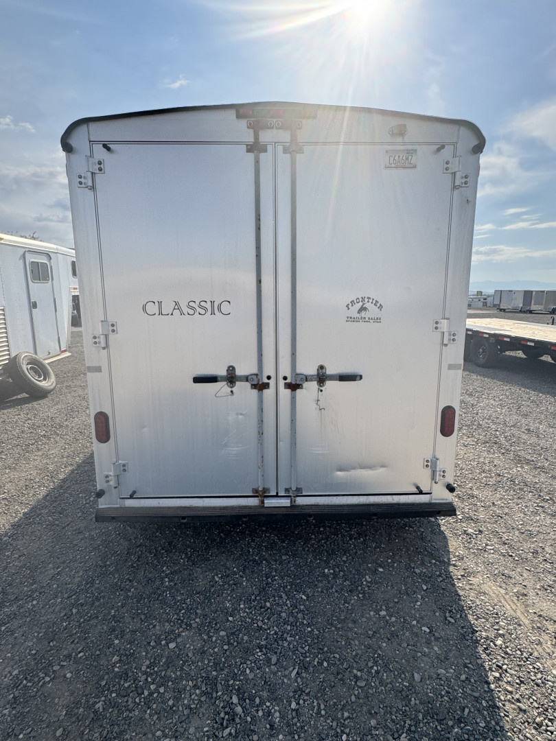 Used 2005 Classic 3H GN Horse Trailer