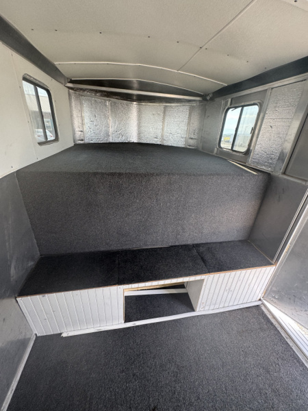 Used 2005 Classic 3H GN Horse Trailer