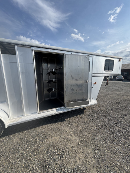 Used 2005 Classic 3H GN Horse Trailer