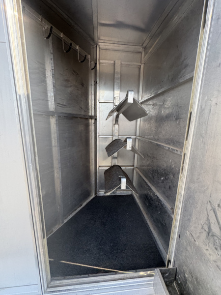 Used 2005 Classic 3H GN Horse Trailer