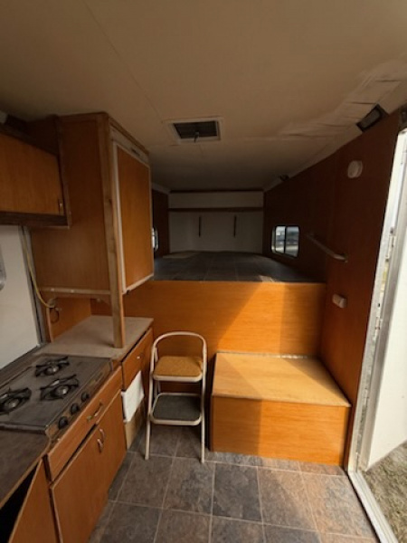 Used 2004 CM Trailers 3H GN Horse Trailer