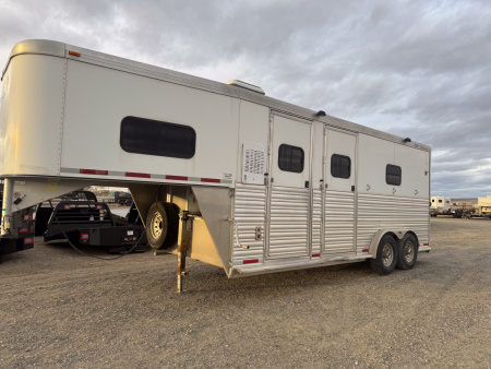 Used 2004 CM Trailers 3H GN Horse Trailer
