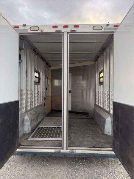Used 2004 CM Trailers 3H GN Horse Trailer