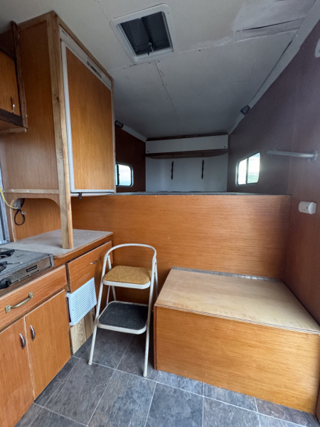 Used 2004 CM Trailers 3H GN Horse Trailer