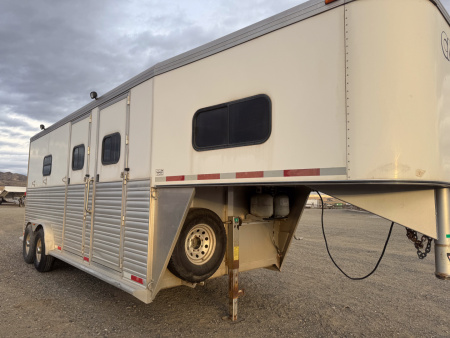 Used 2004 CM Trailers 3H GN Horse Trailer