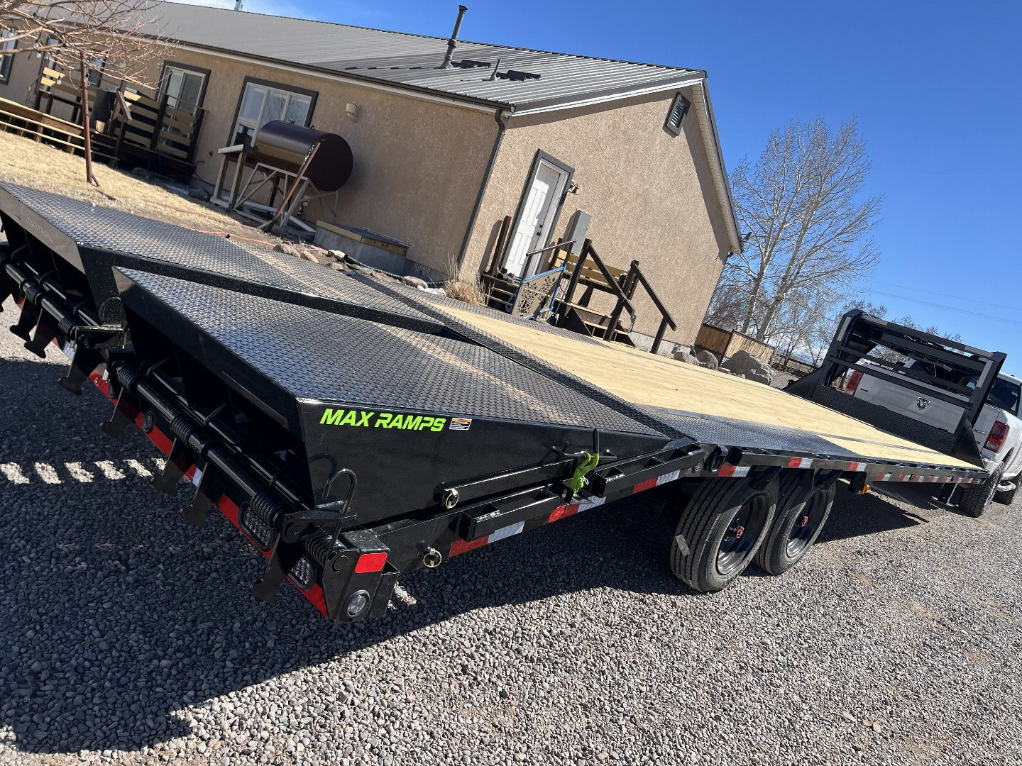 New 2025 Load Trail GP16 102" x 28' 16K Single Wheel Low-Pro Gooseneck