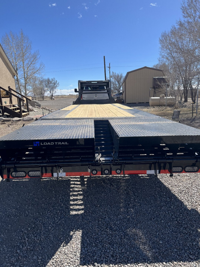 New 2025 Load Trail GP16 102" x 28' 16K Single Wheel Low-Pro Gooseneck