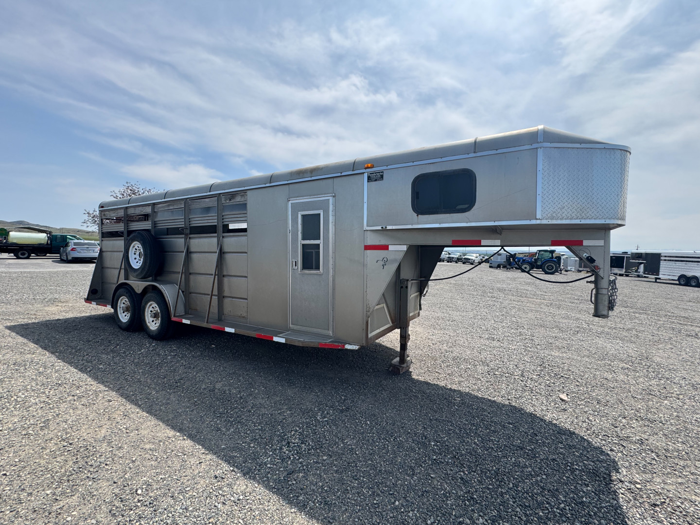 Used 2006 Ponderosa 4H GN Horse Trailer