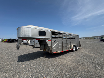 Used 2006 Ponderosa 4H GN Horse Trailer