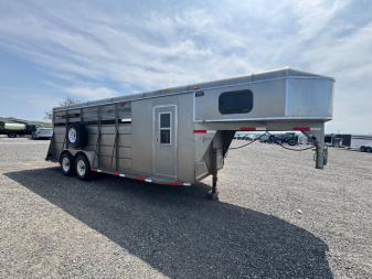 Used 2006 Ponderosa 4H GN Horse Trailer