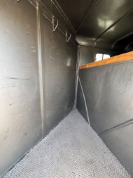 Used 2006 Ponderosa 4H GN Horse Trailer
