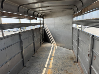 Used 2006 Ponderosa 4H GN Horse Trailer