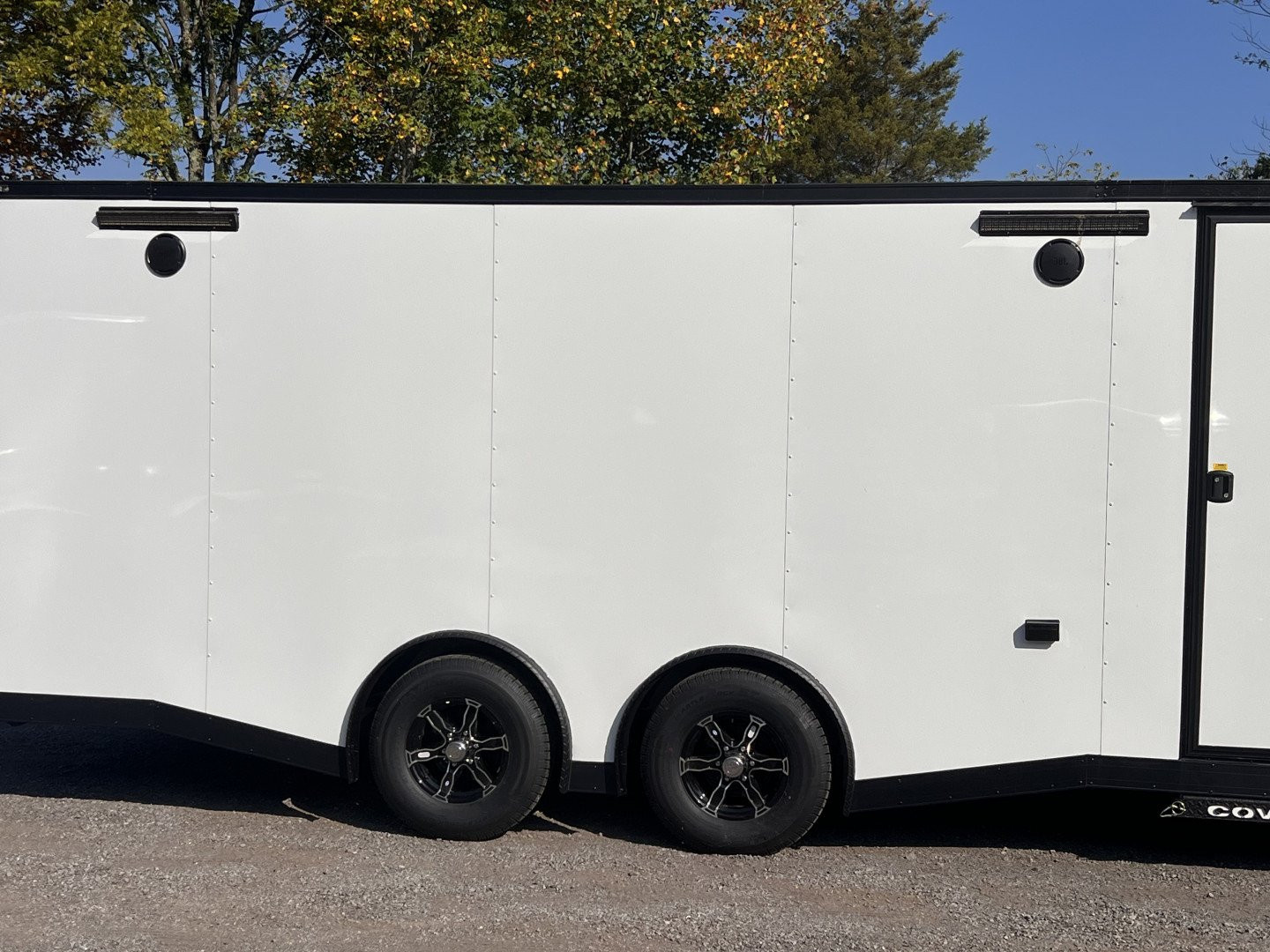 2025 COVERED WAGON photo 3