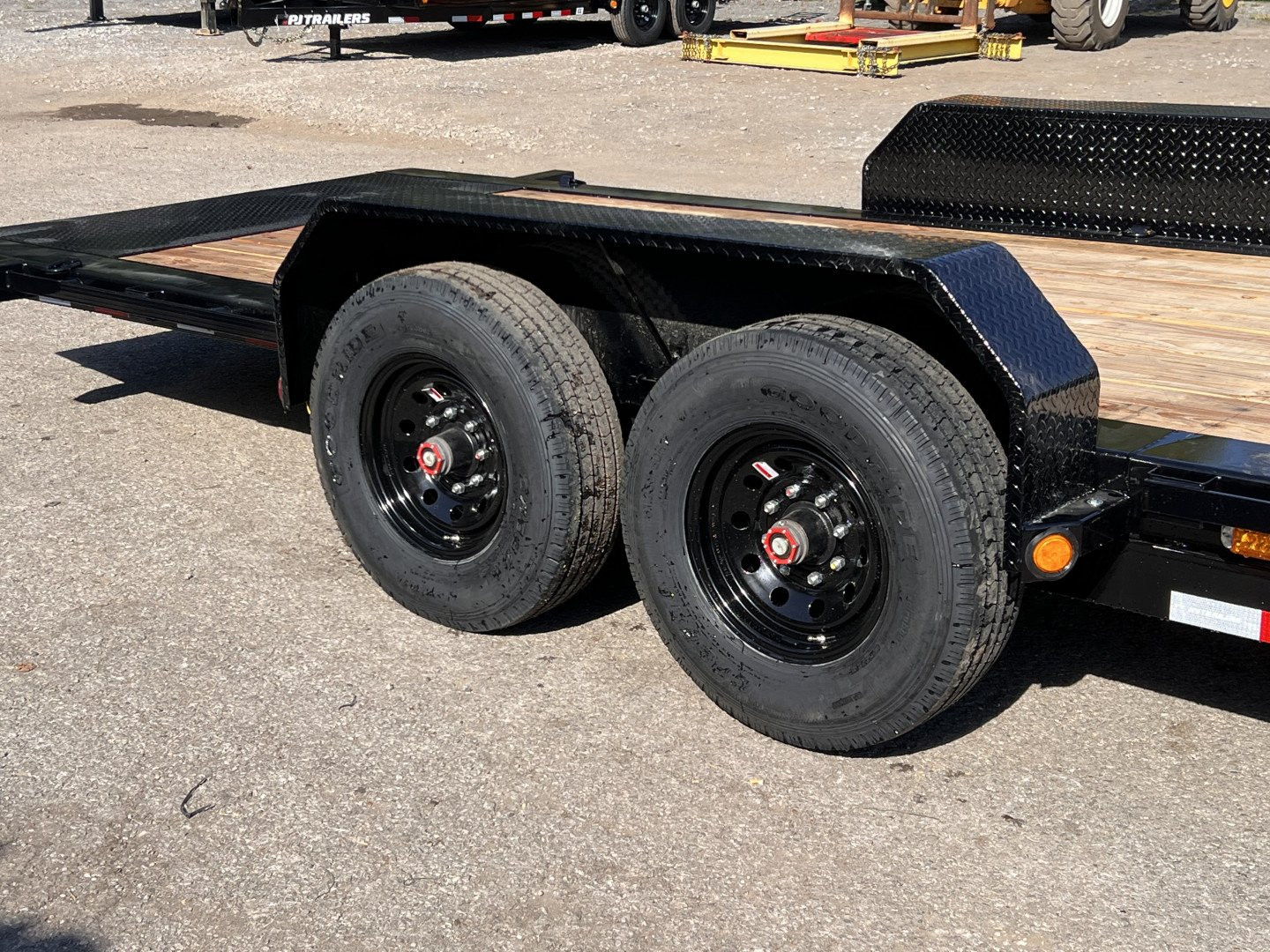 New 2025 PJ TRAILERS 83" x 24' (TJ) 16K HD Equipment Tilt Trailer