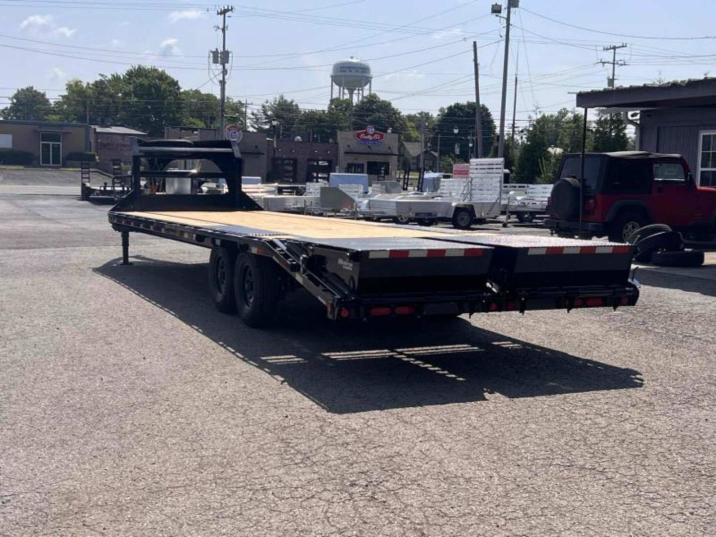 New 2025 PJ TRAILERS 102" x 28' Low-Pro Flatdeck With 8K Singles (LX) Flatbed Trailer