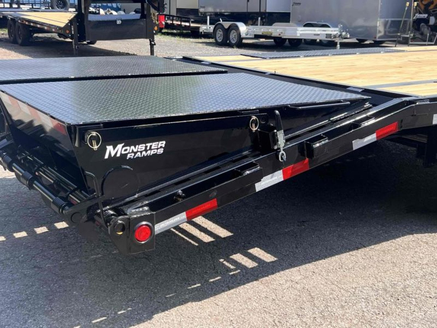 New 2025 PJ TRAILERS 102" x 28' Low-Pro Flatdeck With 8K Singles (LX) Flatbed Trailer
