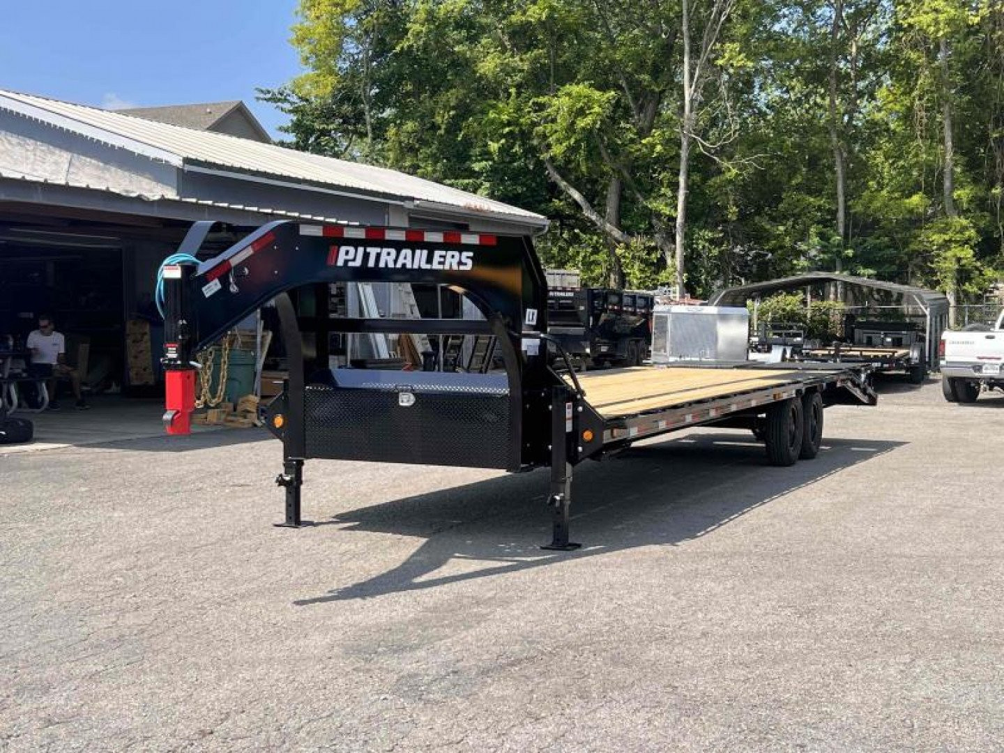 New 2025 PJ TRAILERS 102" x 28' Low-Pro Flatdeck With 8K Singles (LX) Flatbed Trailer