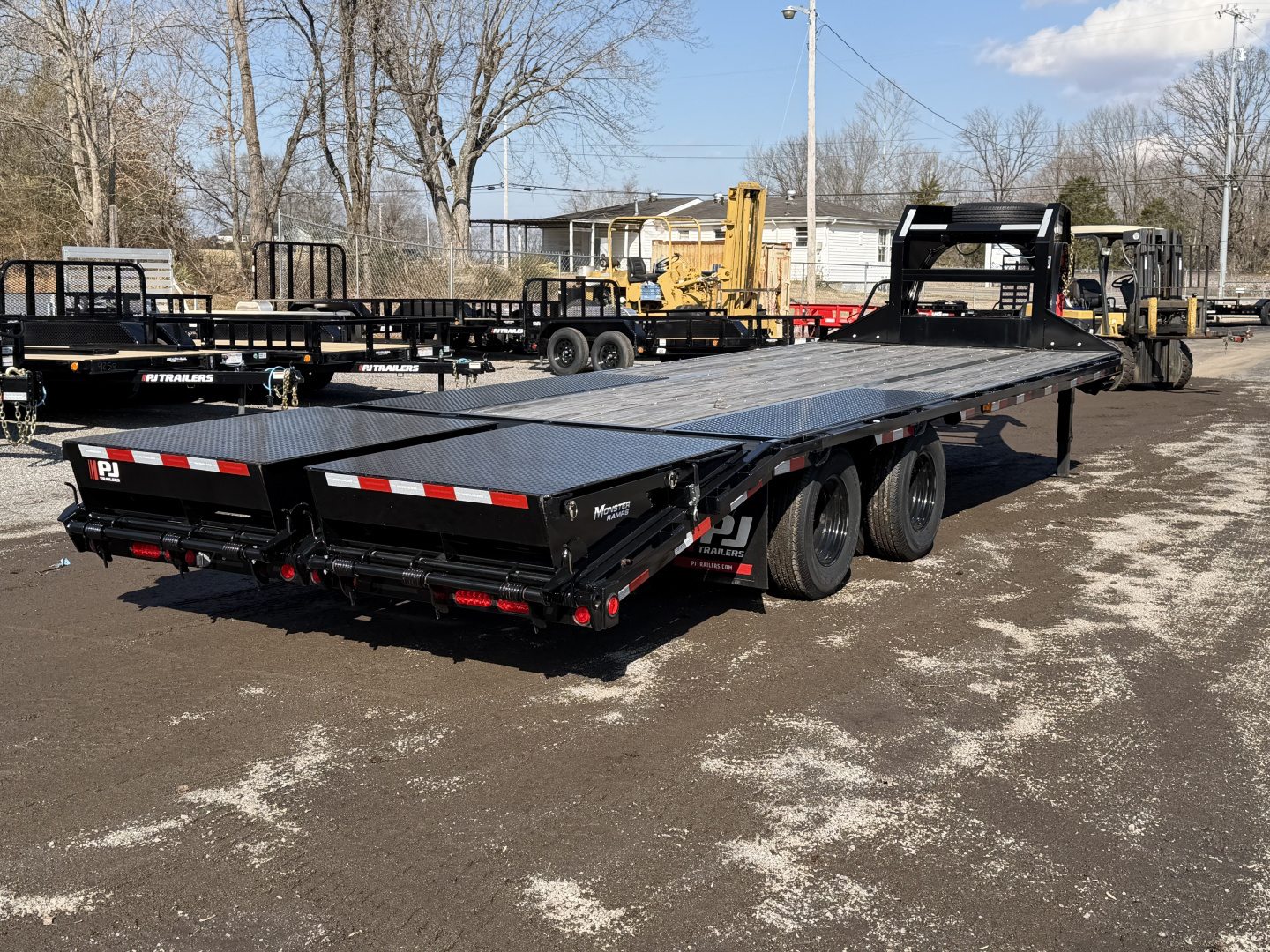 New 2025 PJ TRAILERS 102" x 25' Low-Pro Flatdeck With Duals (LD) 25K Flatbed Trailer