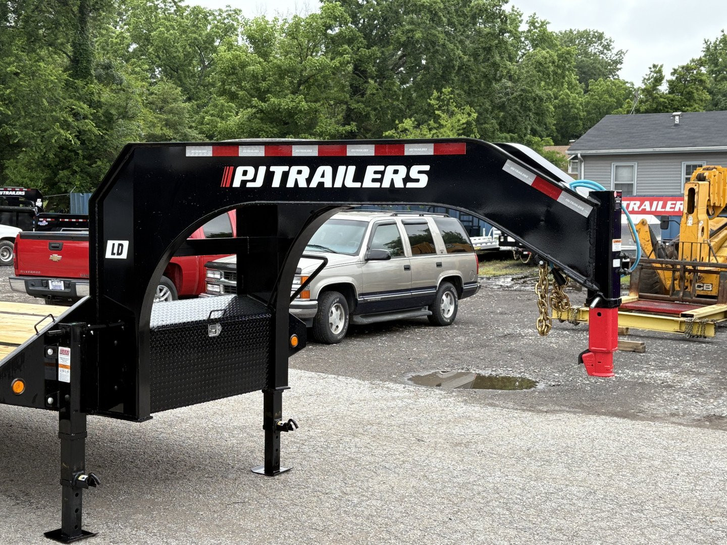 New 2025 PJ TRAILERS 102" x 32' Low-Pro Flatdeck With Duals (LD) 25.9K w. Monster Ramps Flatbed Trailer