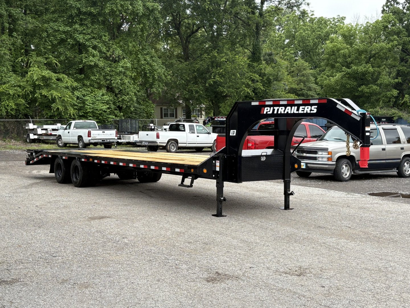 New 2025 PJ TRAILERS 102" x 32' Low-Pro Flatdeck With Duals (LD) 25.9K w. Monster Ramps Flatbed Trailer