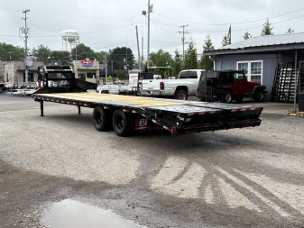 New 2025 PJ TRAILERS 102" x 32' Low-Pro Flatdeck With Duals (LD) 25.9K w. Monster Ramps Flatbed Trailer