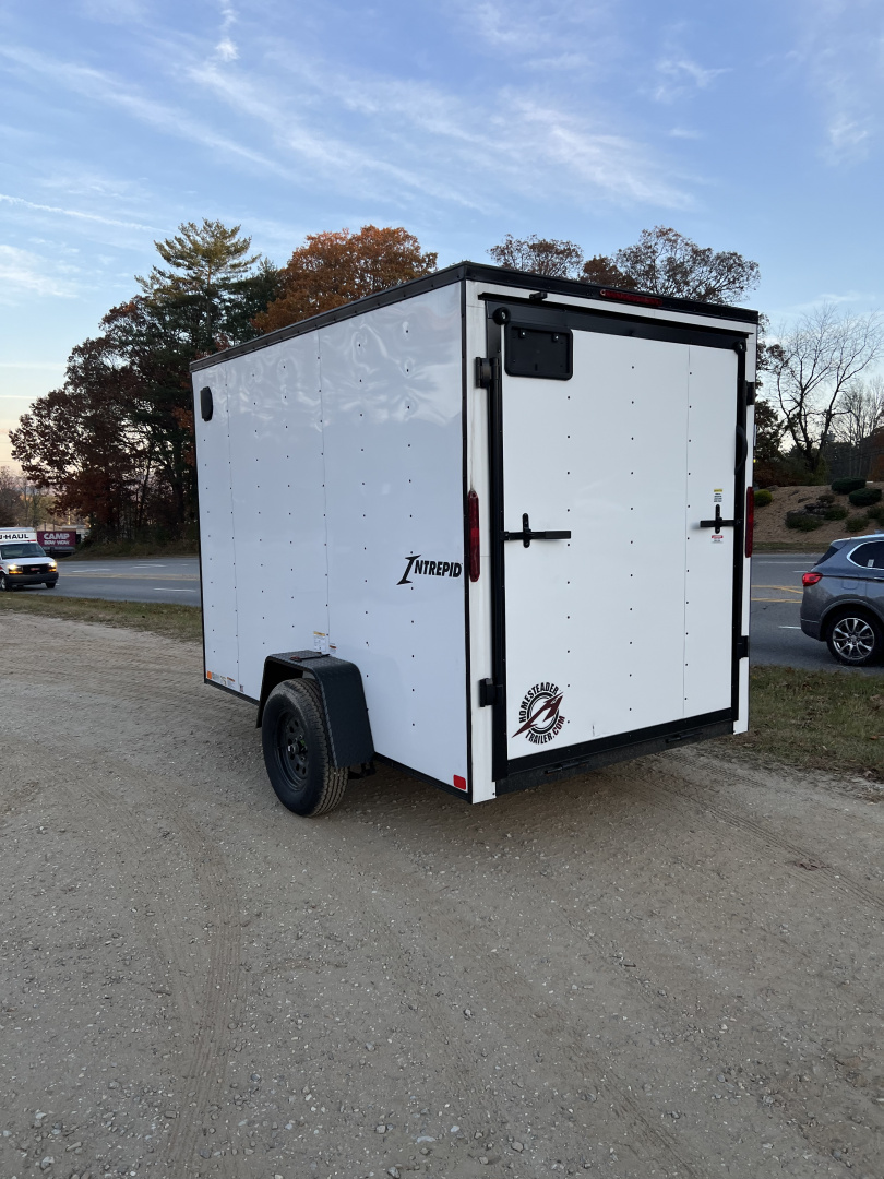 New 2026 HOMESTEADER TRAILER / INTREPID SERIES / 6' WIDE X 10' LONG / 6'6" INTERIOR HEIGHT / .030 WHITE ALUMINUM W/ BLACK OUT PKG / 32" SIDE DOOR W/ RV LOCK / RAMP REAR DOOR / 4-D RINGS / 16" O/C WALL POST