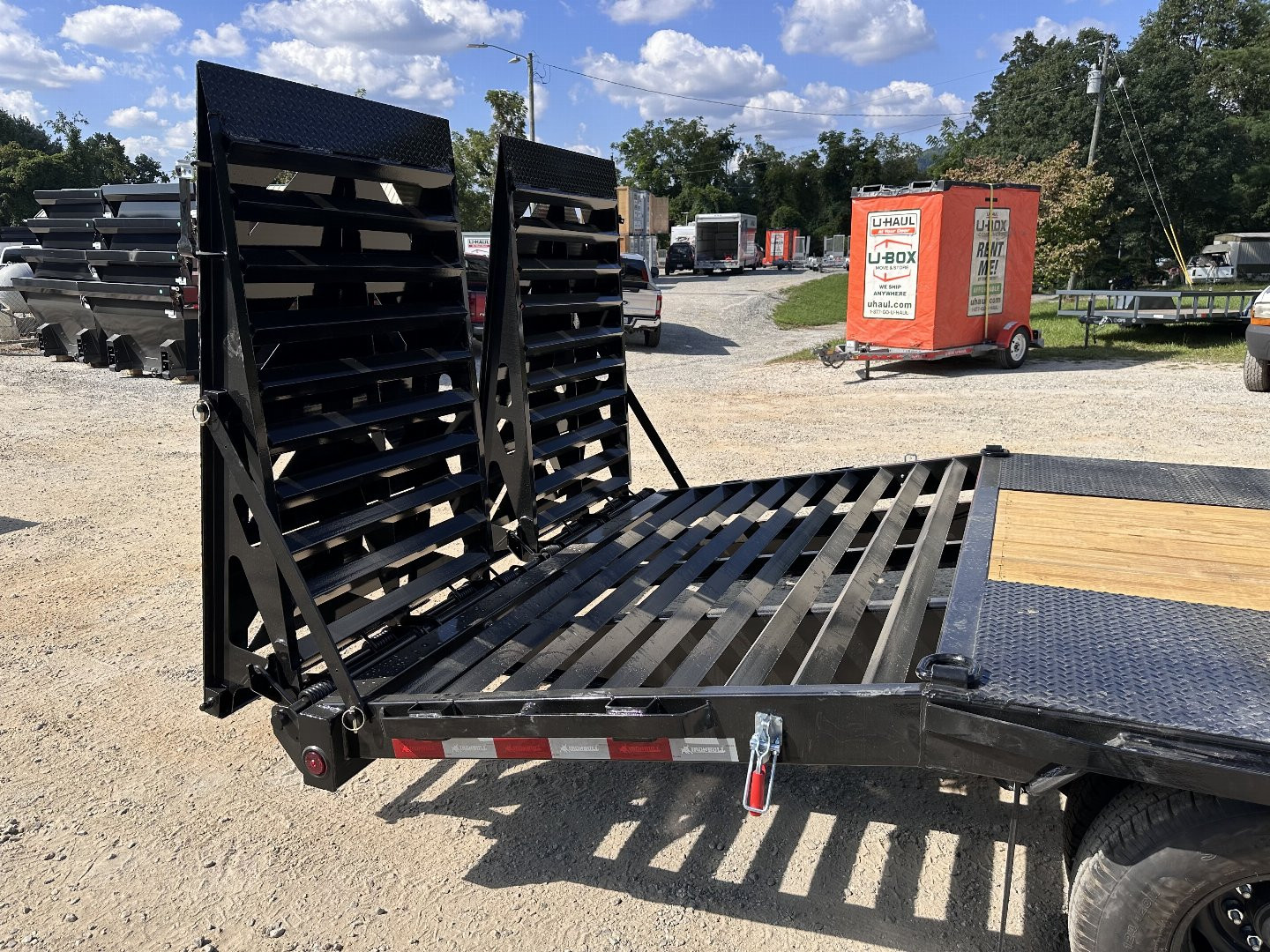 New 2025 Iron Bull FLP Series 102"x25' / 2-10,000# Electric Brake Axles / 16" Dual Wheels / 5' Rampage Ramps / Deckover Trailer