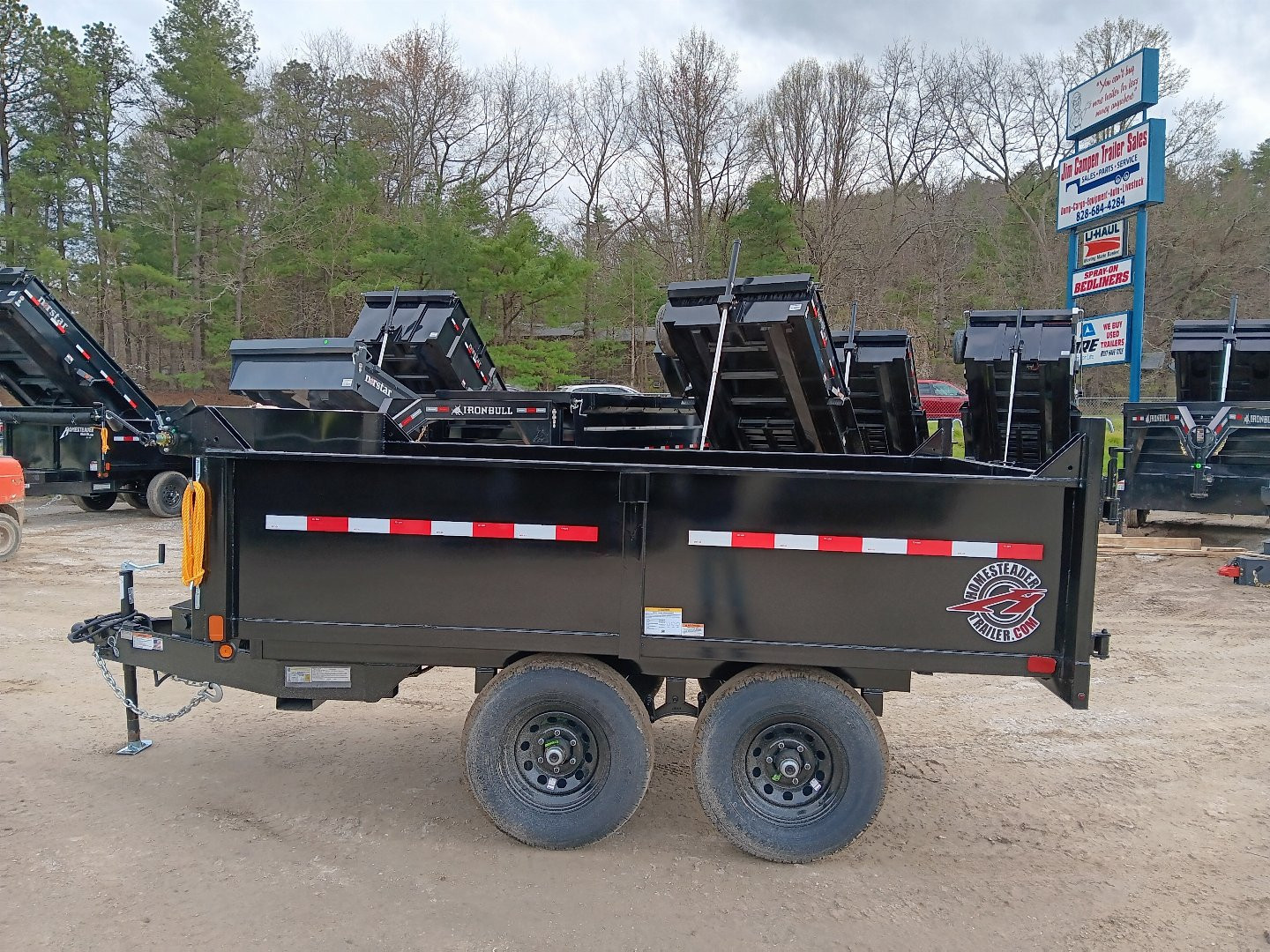 New 2025 HOMESTEADER 610MB SERIES/ 6X10 DUMP TRAILER / 5200# Electric Brake Axles / Curb Side Drop Side / Barn Door Rear Gates / Tarp