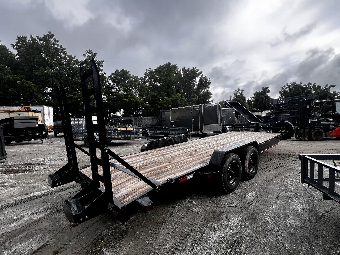 New 2022 IRON BULL Equipment Trailer / 83" x 22' ( 20' Flat 2' Dovetail ) / 2-8,000 # Electric Brake Axles / Flip Up Ramps