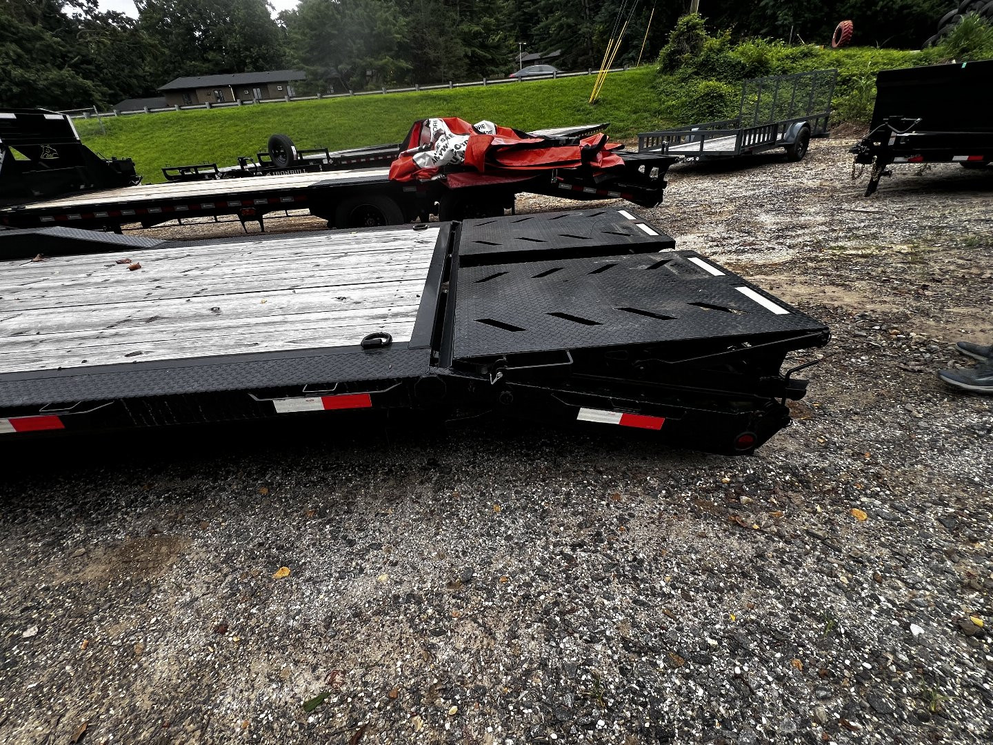 New 2022 Iron Bull Car Hauler / ETG SERIES / 102" WIDE X 44' LONG DECK / RAMPAGE RAMPS / DRIVE OVER FENDERS / 3- 7,000# ELECTRIC BRAKE AXLES