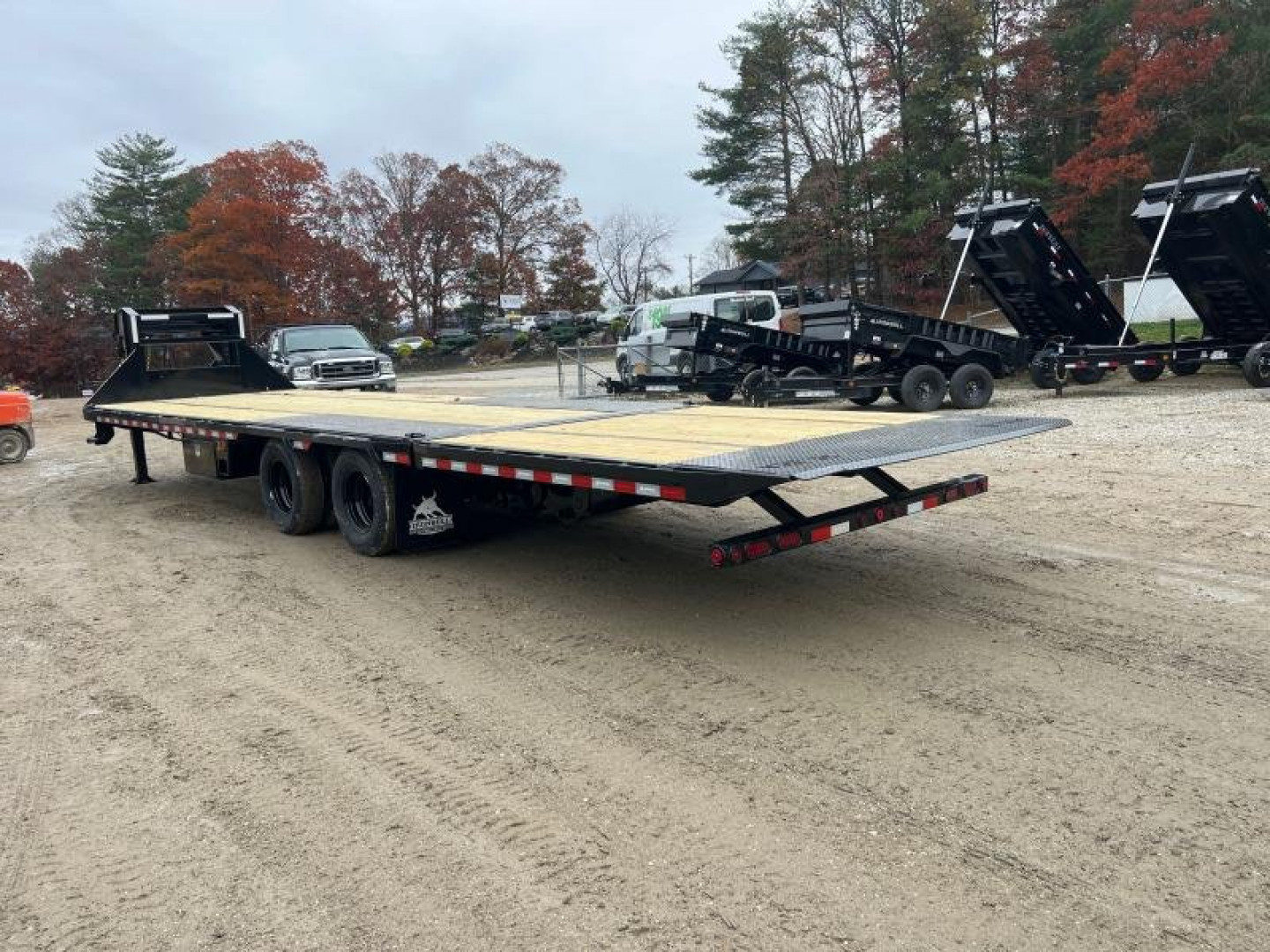 New 2024 Iron Bull Hydraulic Dovetail Gooseneck Trailer / 102" Wide x 32' Long / 2-10,000# Electric Brake Axles / 9' Hydraulic Dovetail / Dual Hydraulic Jacks