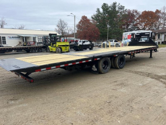 New 2024 Iron Bull Hydraulic Dovetail Gooseneck Trailer / 102" Wide x 32' Long / 2-10,000# Electric Brake Axles / 9' Hydraulic Dovetail / Dual Hydraulic Jacks